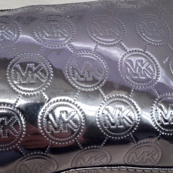 Michael Kors Silver Metallic Makeup Bag With Detachable Charm Pull Key Chain - Picture 10 of 14